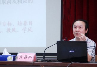 集训再起高潮，市教科所专家左昌伦来我校作报告